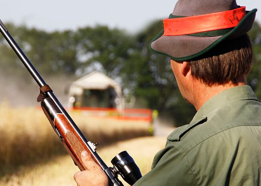Jäger mit Waffe